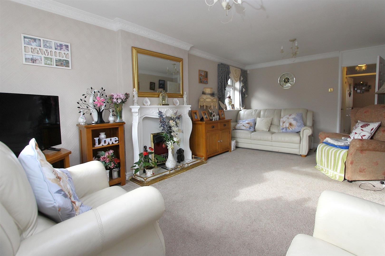 2 bed property in Shearwater Drive, Brierley Hill